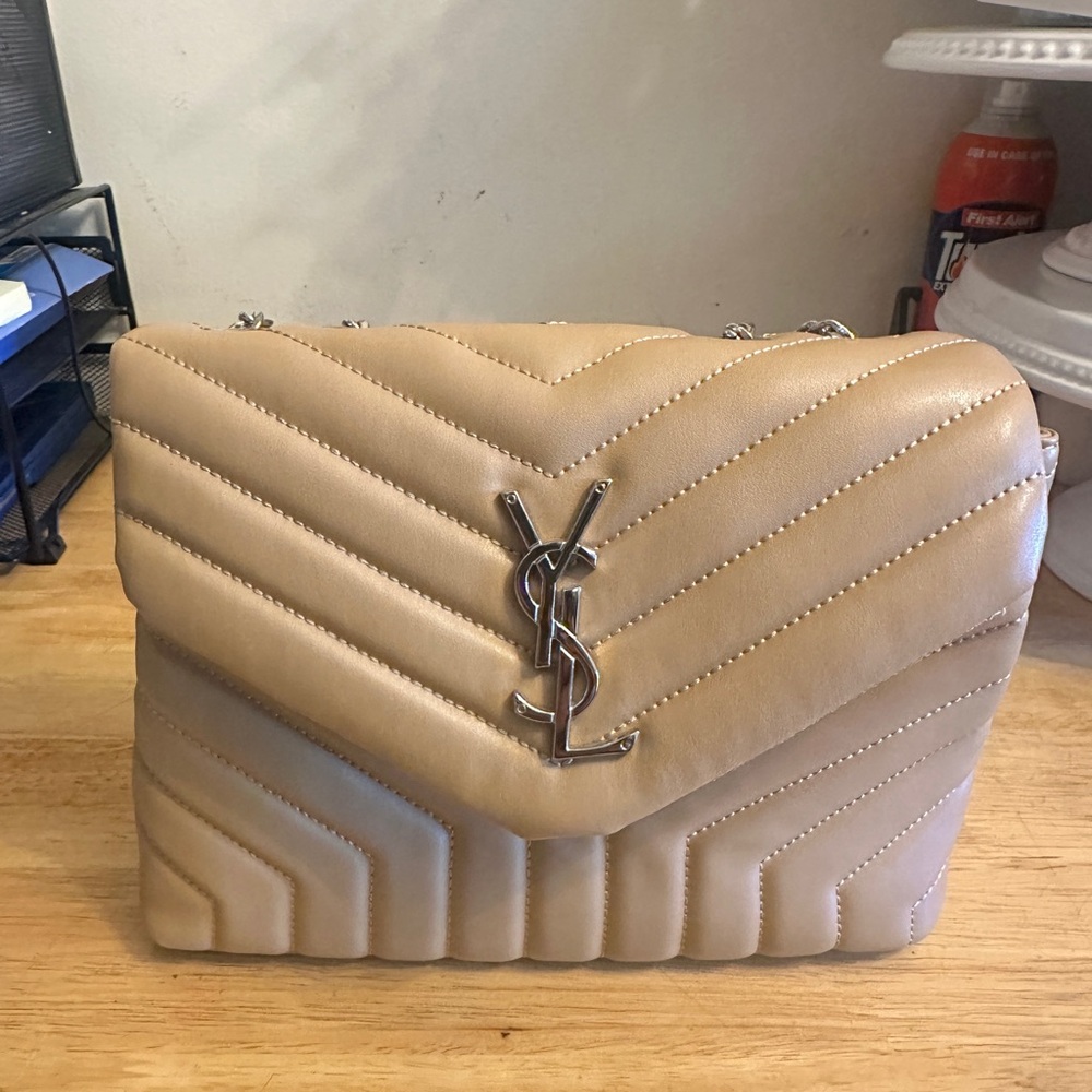 Beautiful 🌼 beige bag🌺